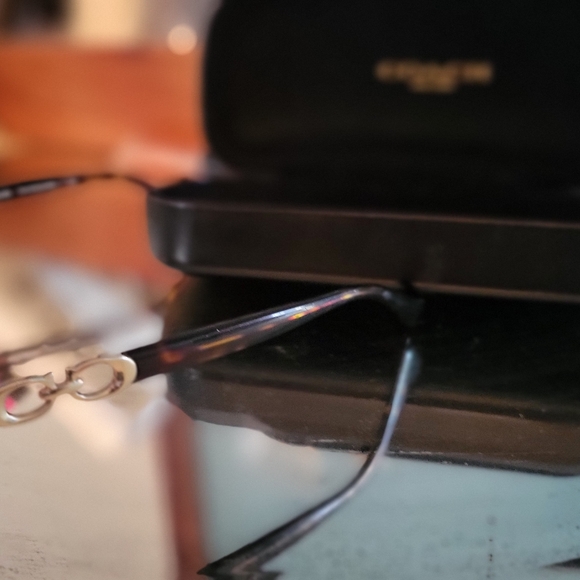 Coach sunglasses - Picture 2 of 5